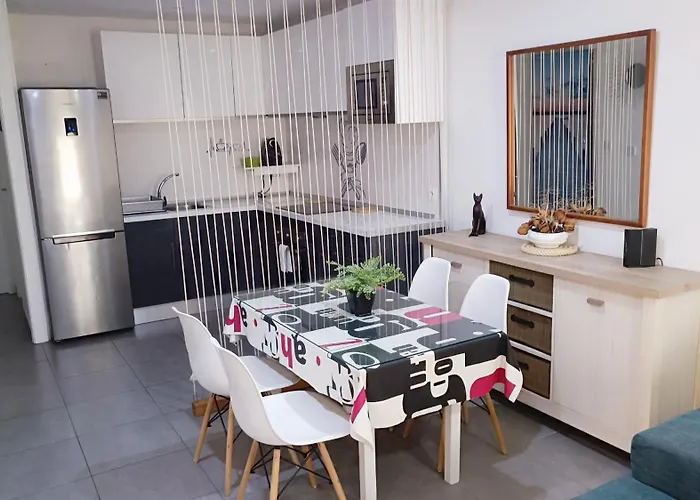 Pool Apartment Near Beach